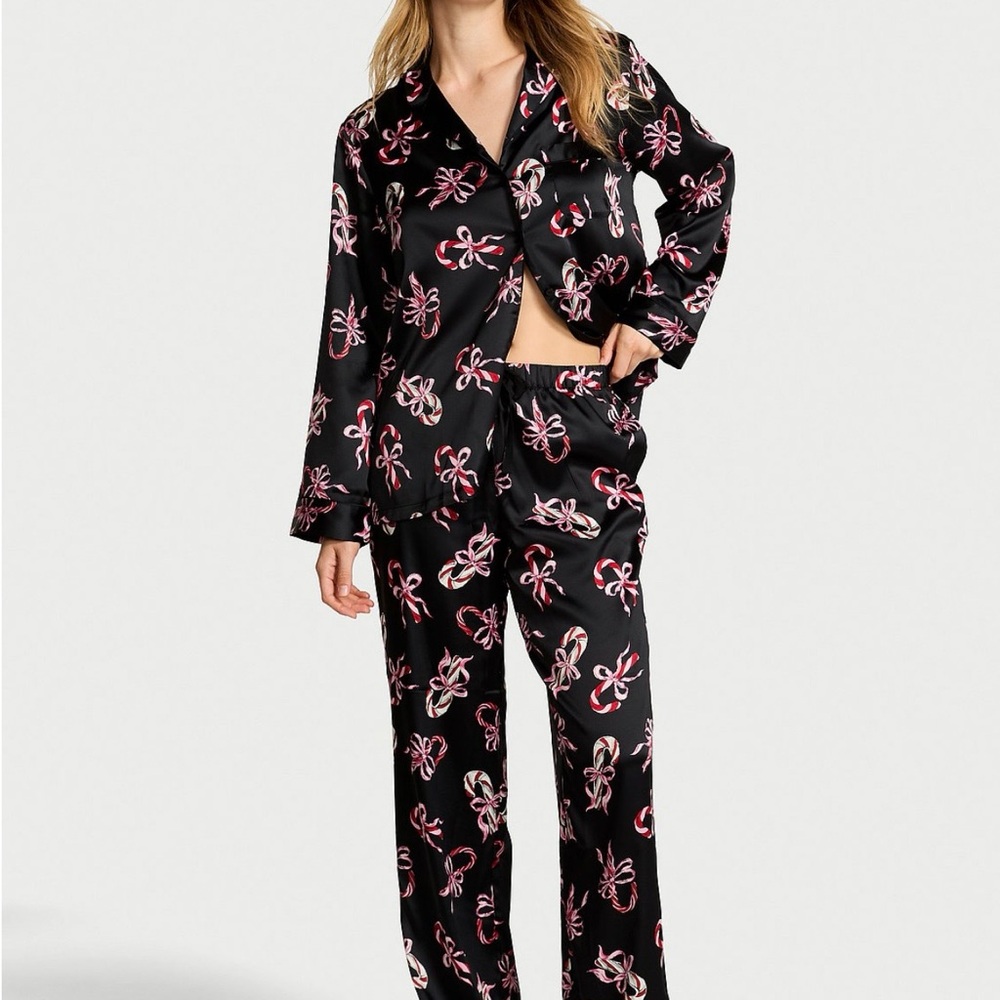 Victoria Secrets glazed Satin Pajama Set Candy cane and bows